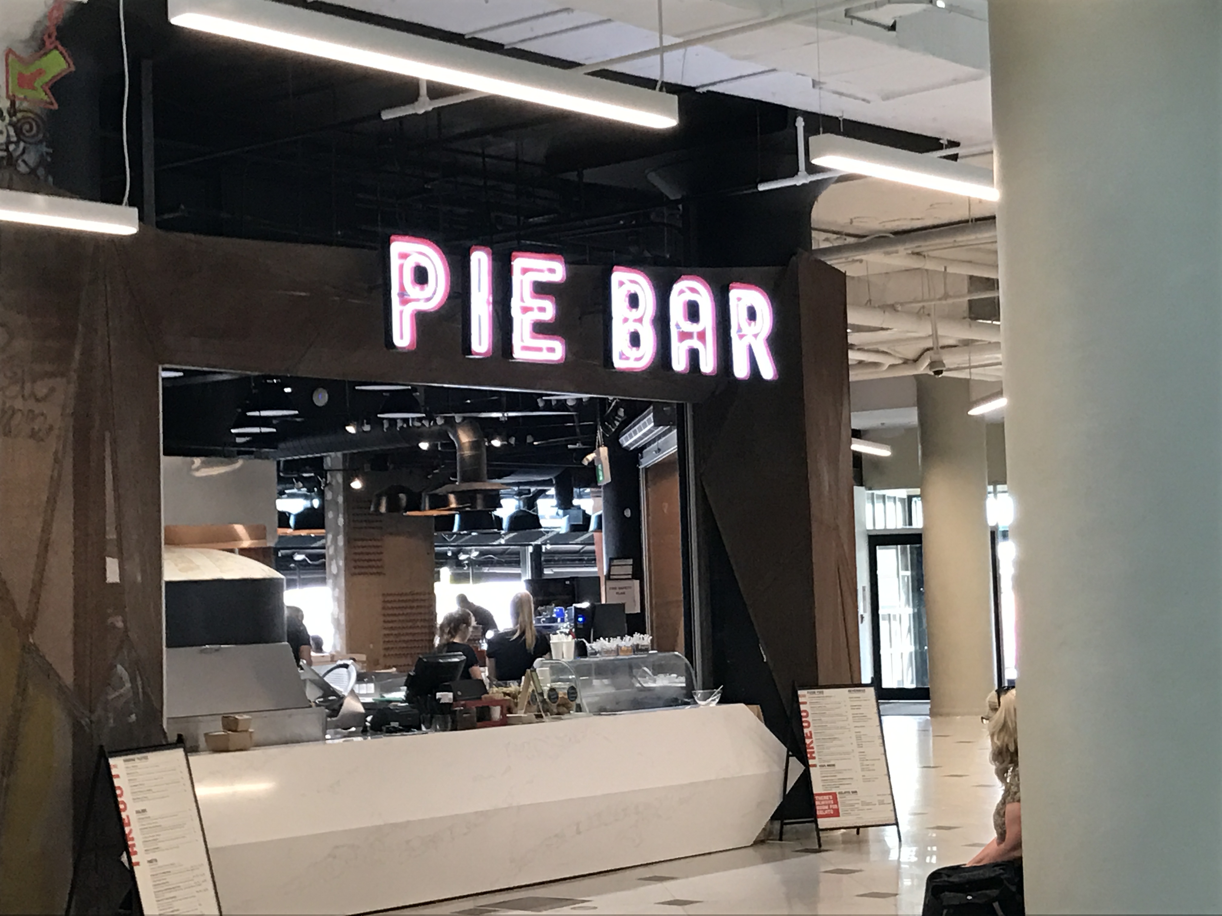 Pie Bar Pizzeria & Cocktails - Toronto