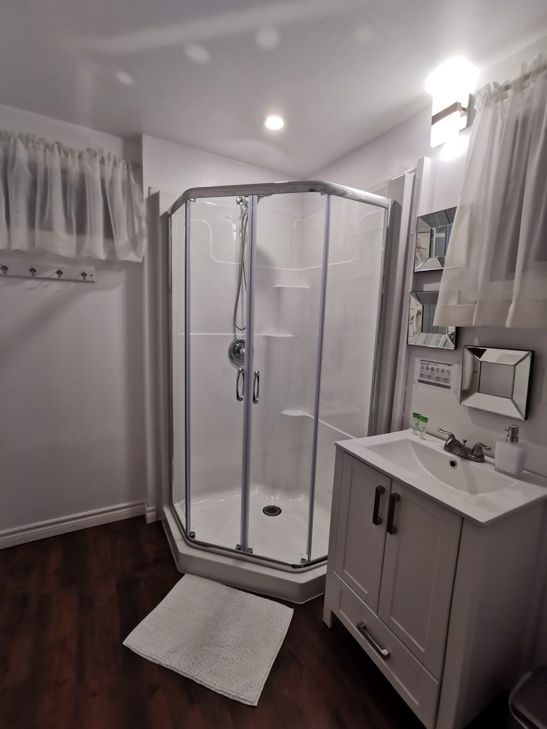 (Inside Look) Port Franks Getaway Romantic Studio Cottage Port