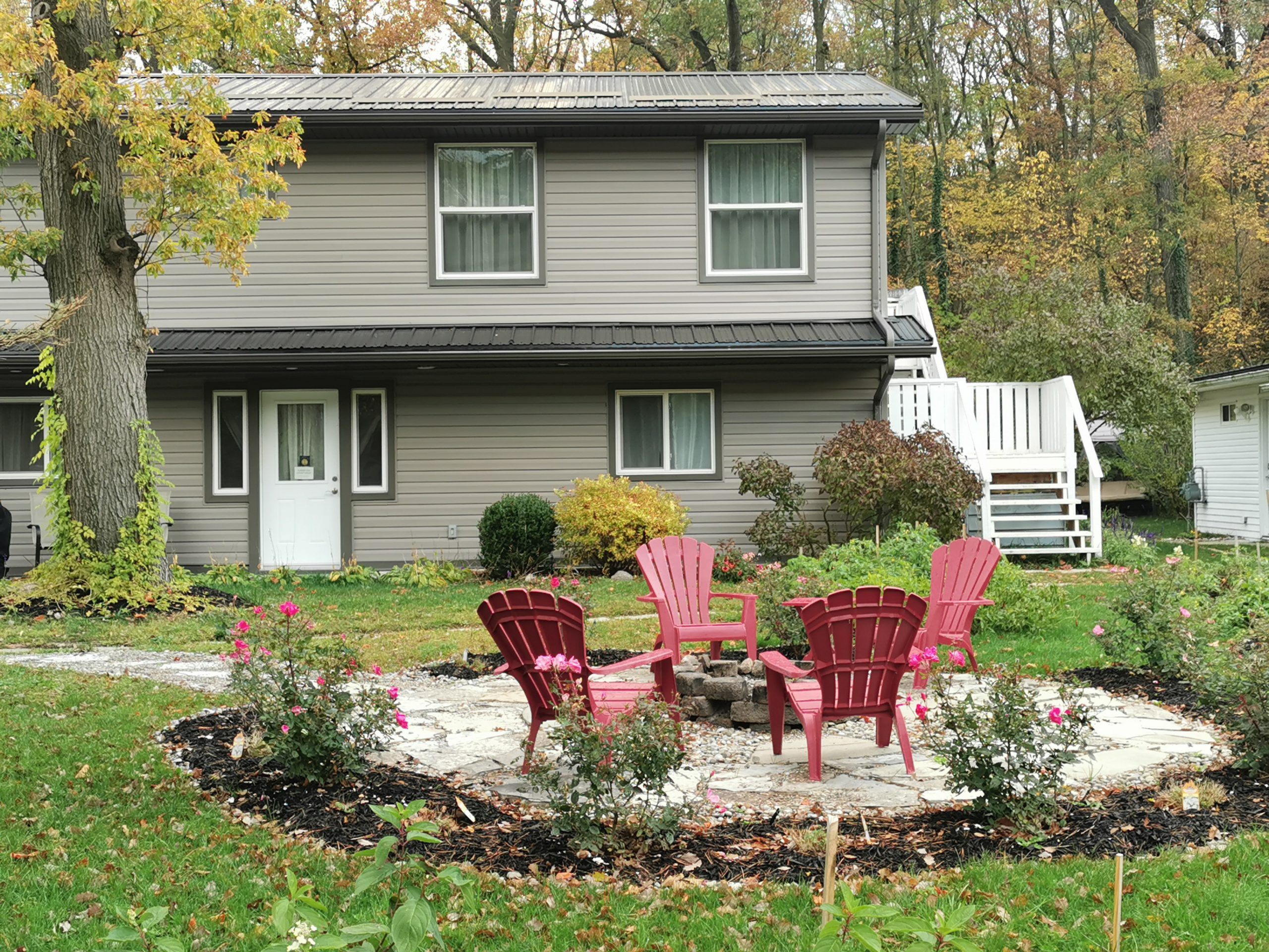 (Outside Look) Port Franks Getaway Romantic Studio Cottage Port Franks, Ontario, Canada (Outside Look) Port Franks Getaway Romantic Studio Cottage Port Franks, Ontario, Canada