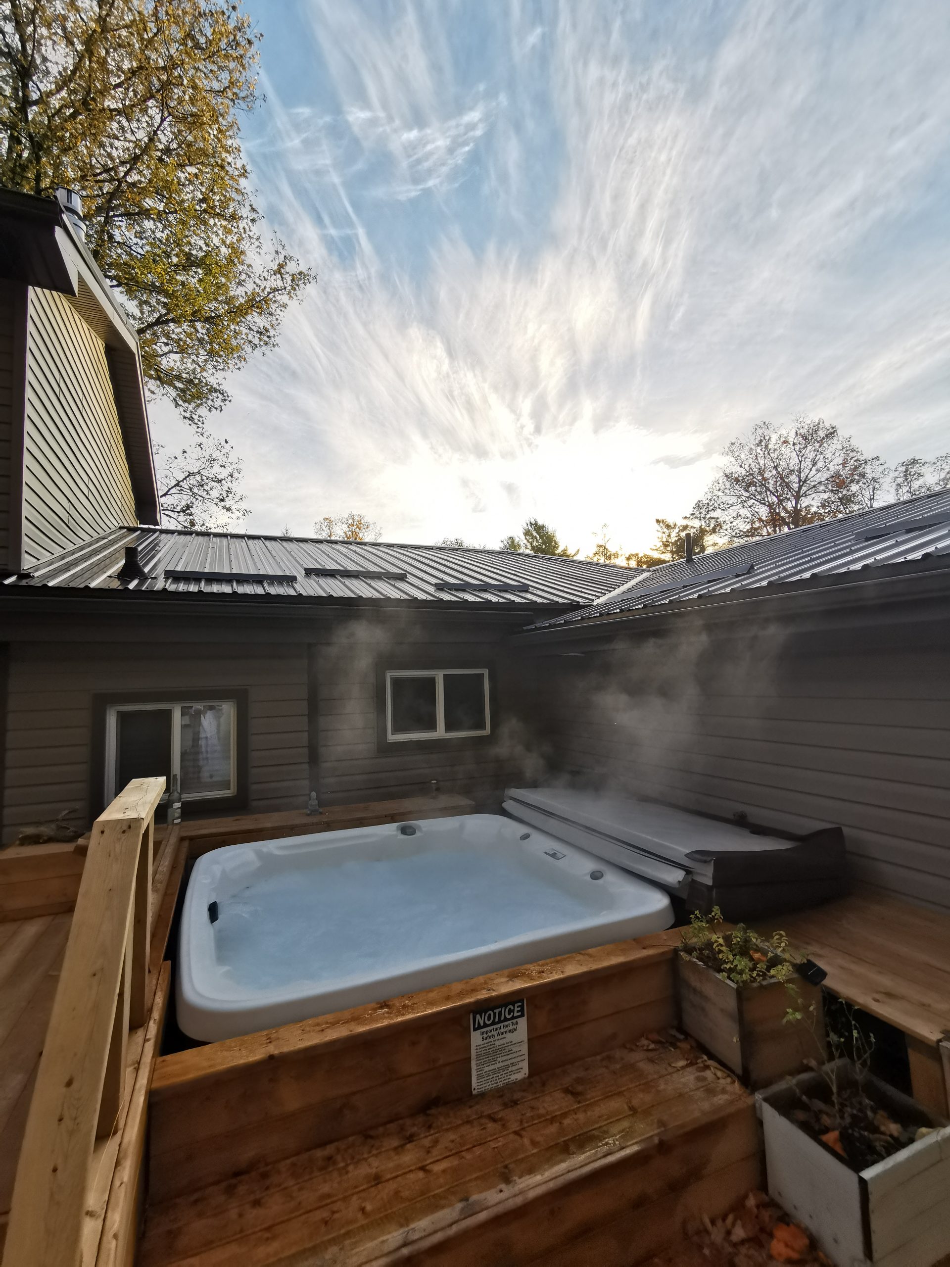 (By Day) Hot Tub Romantic Getaway Port Franks, Ontario, Canada
