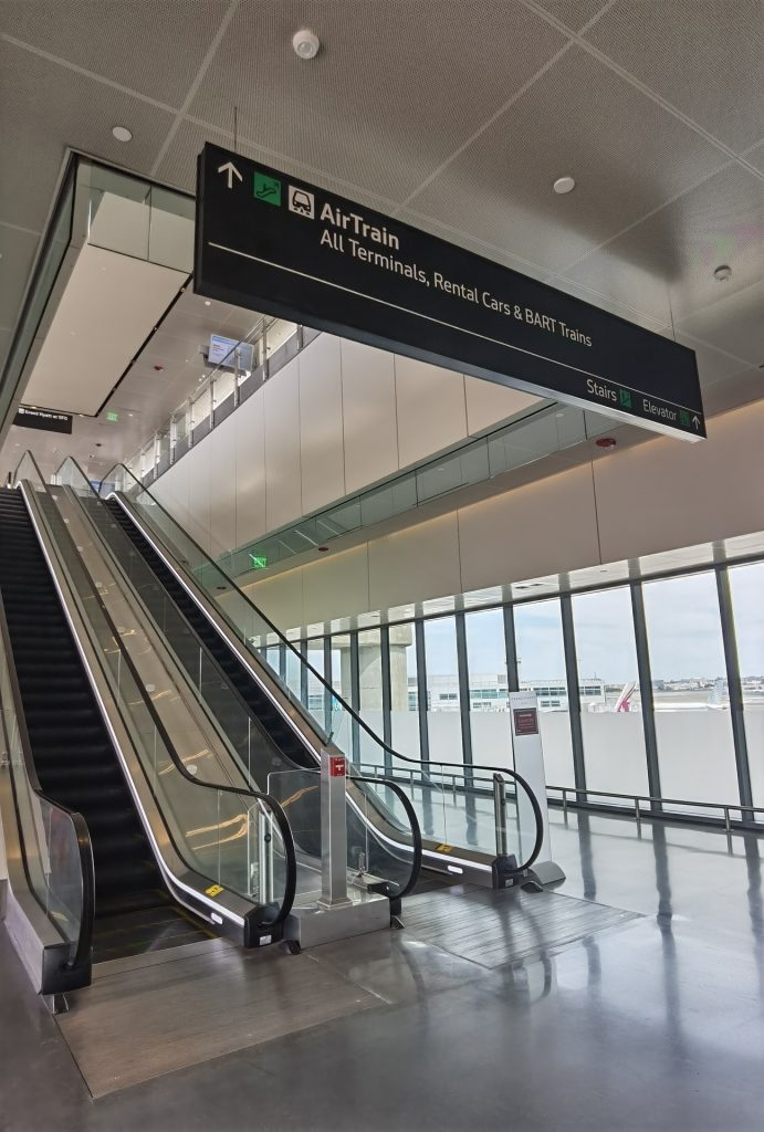 (NOW OPEN) Air Canada's Brand New Maple Leaf Lounge San Francisco