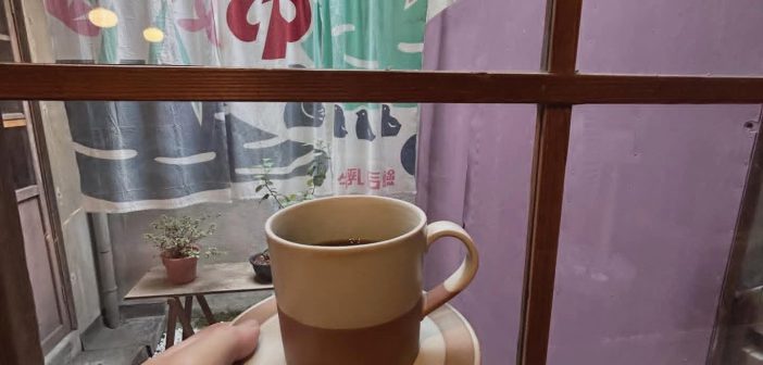 Finding Hidden Gems in Japan – Coffee Shop Inside Kuromon Fish Market [OSAKA TRAVEL SERIES]